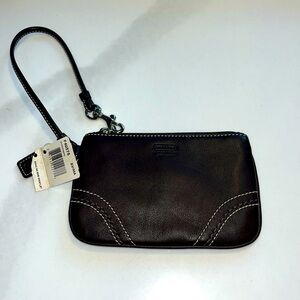 COACH  NWT SOHO small wristlet/mahogany